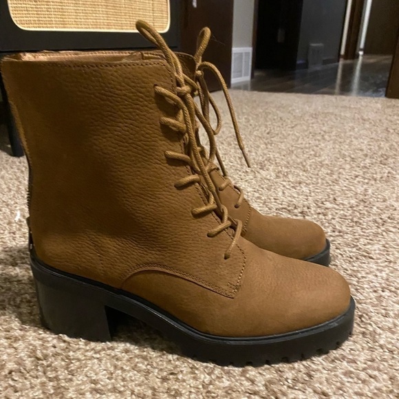 Madewell Bradley lug sole lace up boot - Picture 7 of 8